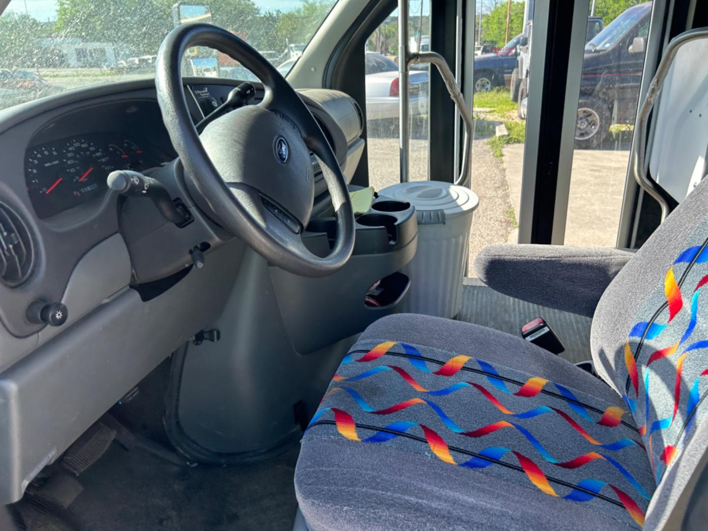 2007 Ford Econoline (1FDXE45S27D) , located at 1687 Business 35 S, New Braunfels, TX, 78130, (830) 625-7159, 29.655487, -98.051491 - Photo#5